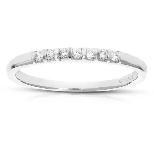 1/10 cttw Lab Grown Seven Diamond Wedding Band in Sterling Silver