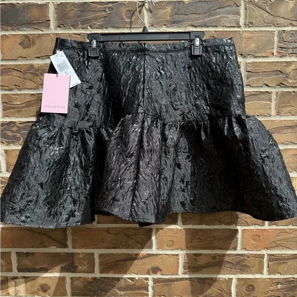 Avec Les Filles Women's Floral Textured Ruffle Mini Skirt Black XL