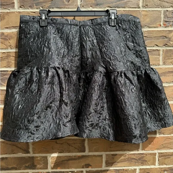Avec Les Filles Women's Floral Textured Ruffle Mini Skirt Black XL