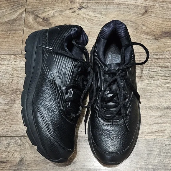 Brooks Addiction Walker leather sneaker women's size 8 narrow