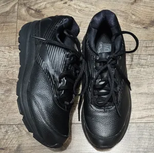 Brooks Addiction Walker leather sneaker women's size 8 narrow