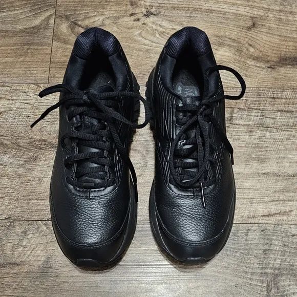 Brooks Addiction Walker leather sneaker women's size 8 narrow