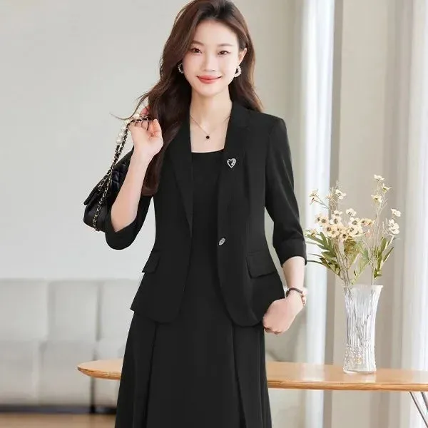 Chic Minimalist Women's Suit - Perfect Workplace Elegance