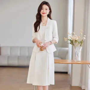 Chic Minimalist Women's Suit - Perfect Workplace Elegance