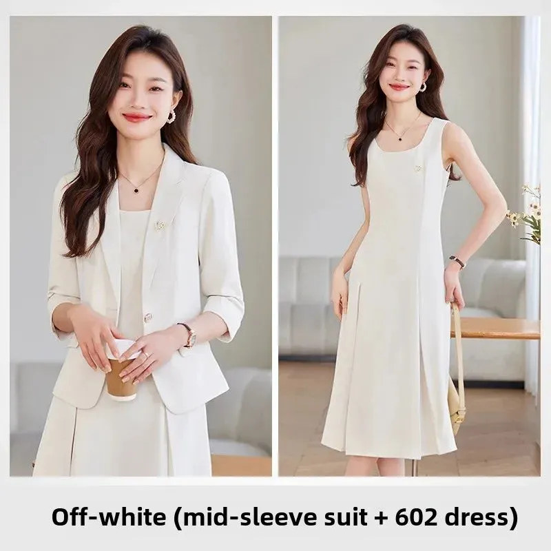 Chic Minimalist Women's Suit - Perfect Workplace Elegance