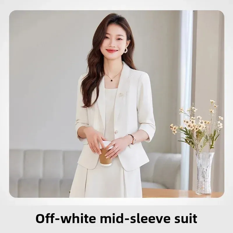 Chic Minimalist Women's Suit - Perfect Workplace Elegance