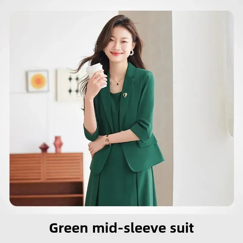 Chic Minimalist Women's Suit - Perfect Workplace Elegance