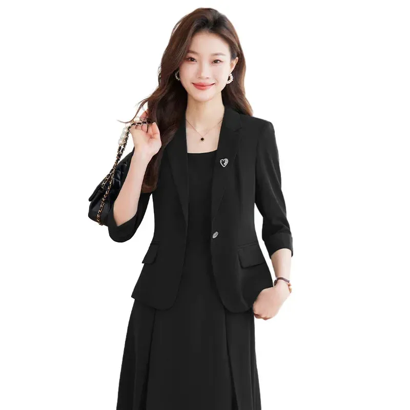 Chic Minimalist Women's Suit - Perfect Workplace Elegance