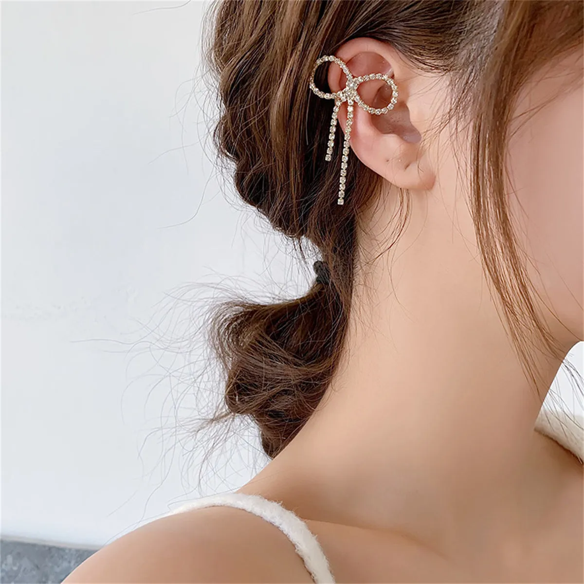 Cubic Zirconia & 18K Gold-Plated Bow Ribbon Ear Cuff