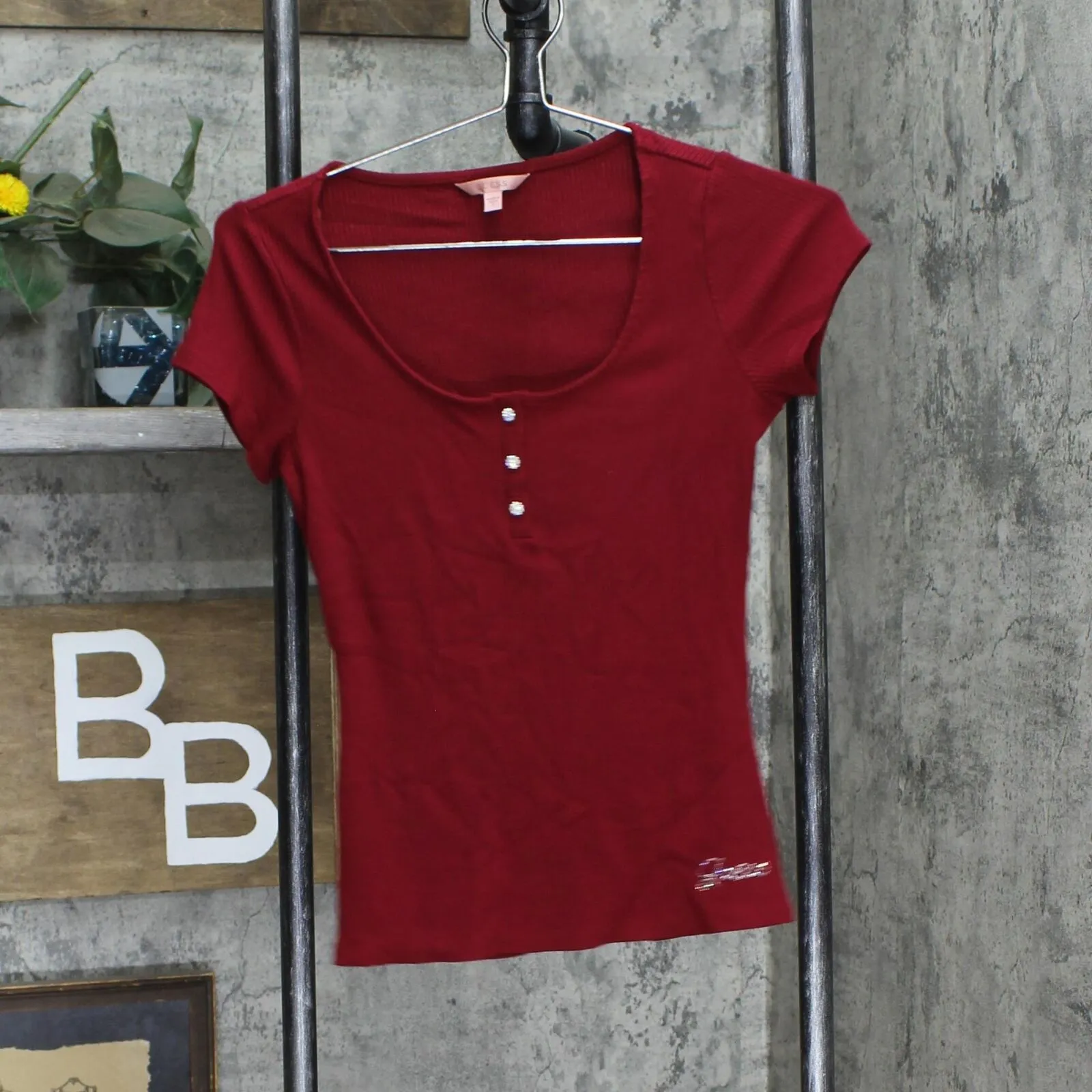 Guess Women's Karlee Jewel-Button Ribbed Henley Top W2YP24KBCO2 Red S
