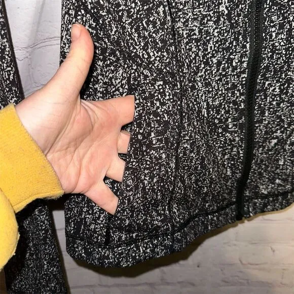 Lululemon Women's Define Jacket Size 8 Black Geometric Full Zip