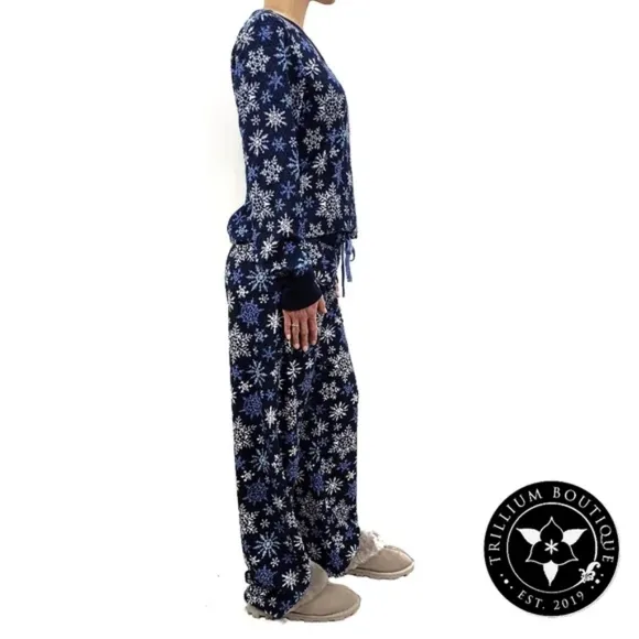 Nautica Women's 2-Piece Pajama Set Blue Snowflake NWT