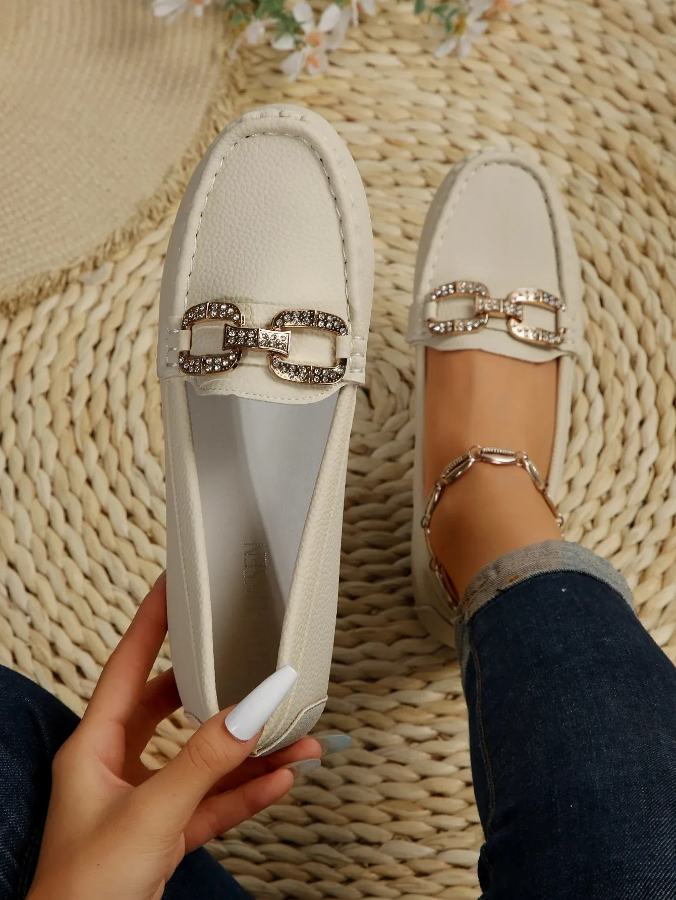 New Women's Shoes Flat Bottom Shallow Mouth Round Head Buckle Large Bean Shoes Female Nurse Shoes Versatile Mom's Shoes