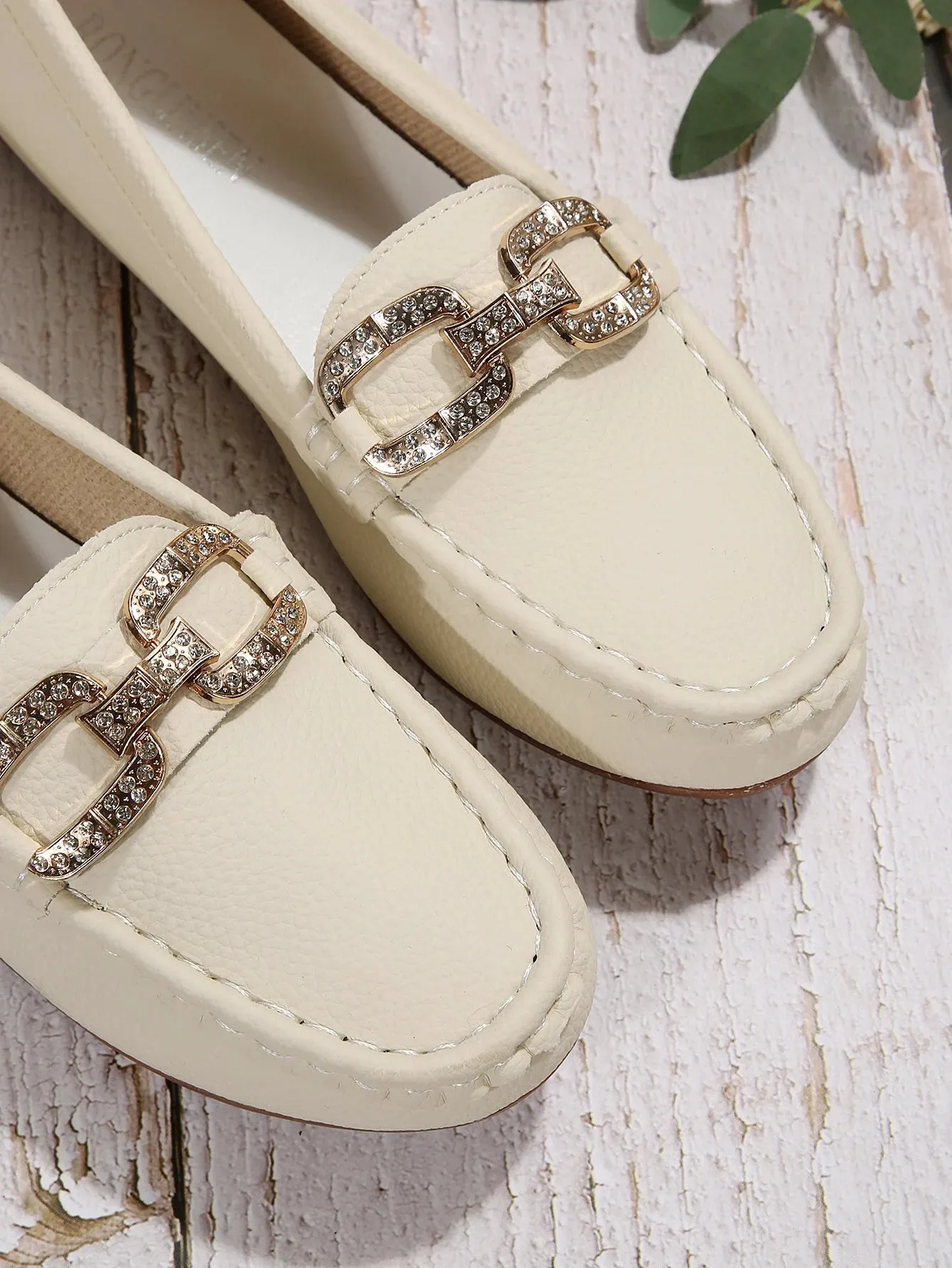 New Women's Shoes Flat Bottom Shallow Mouth Round Head Buckle Large Bean Shoes Female Nurse Shoes Versatile Mom's Shoes
