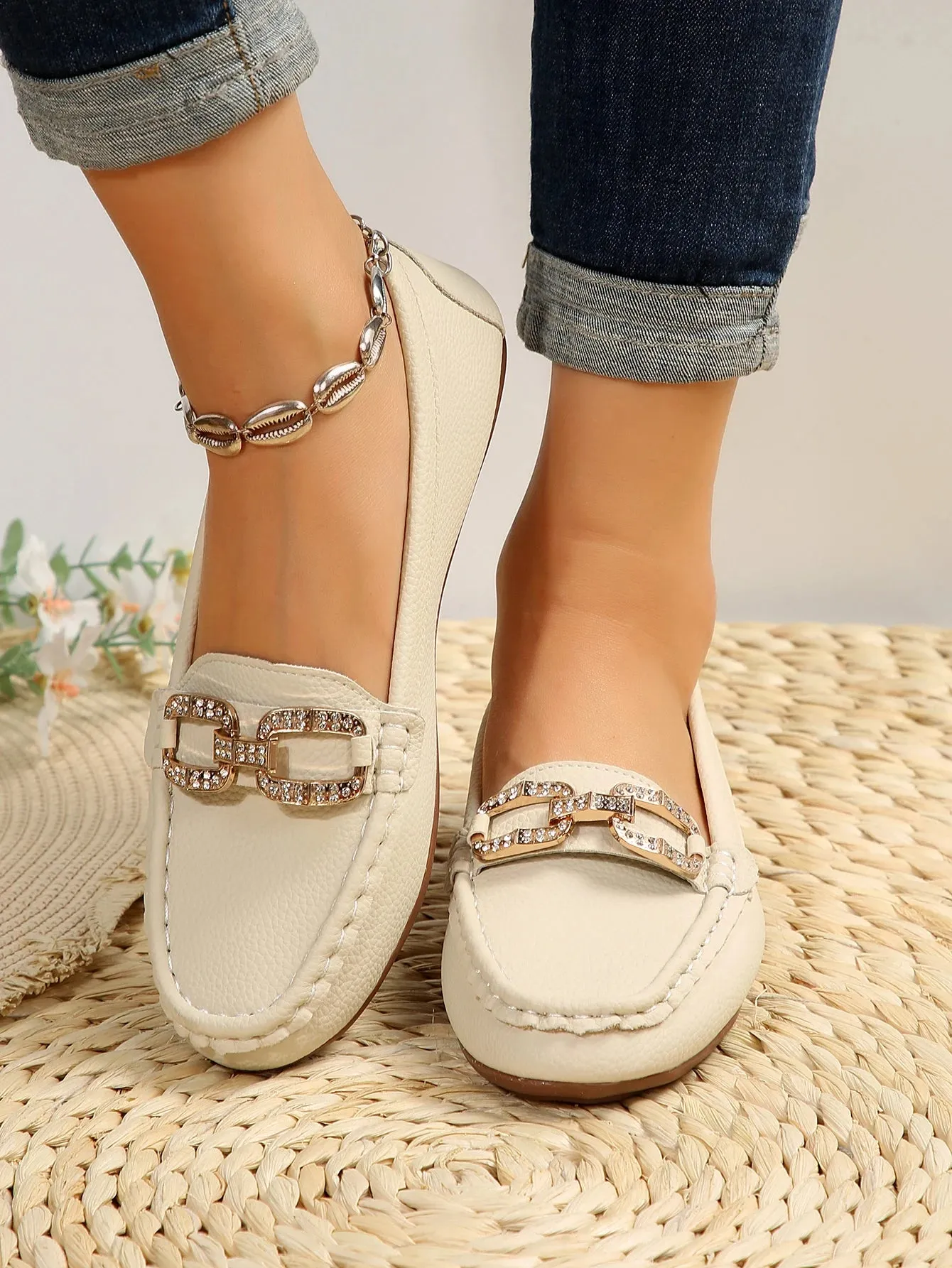 New Women's Shoes Flat Bottom Shallow Mouth Round Head Buckle Large Bean Shoes Female Nurse Shoes Versatile Mom's Shoes