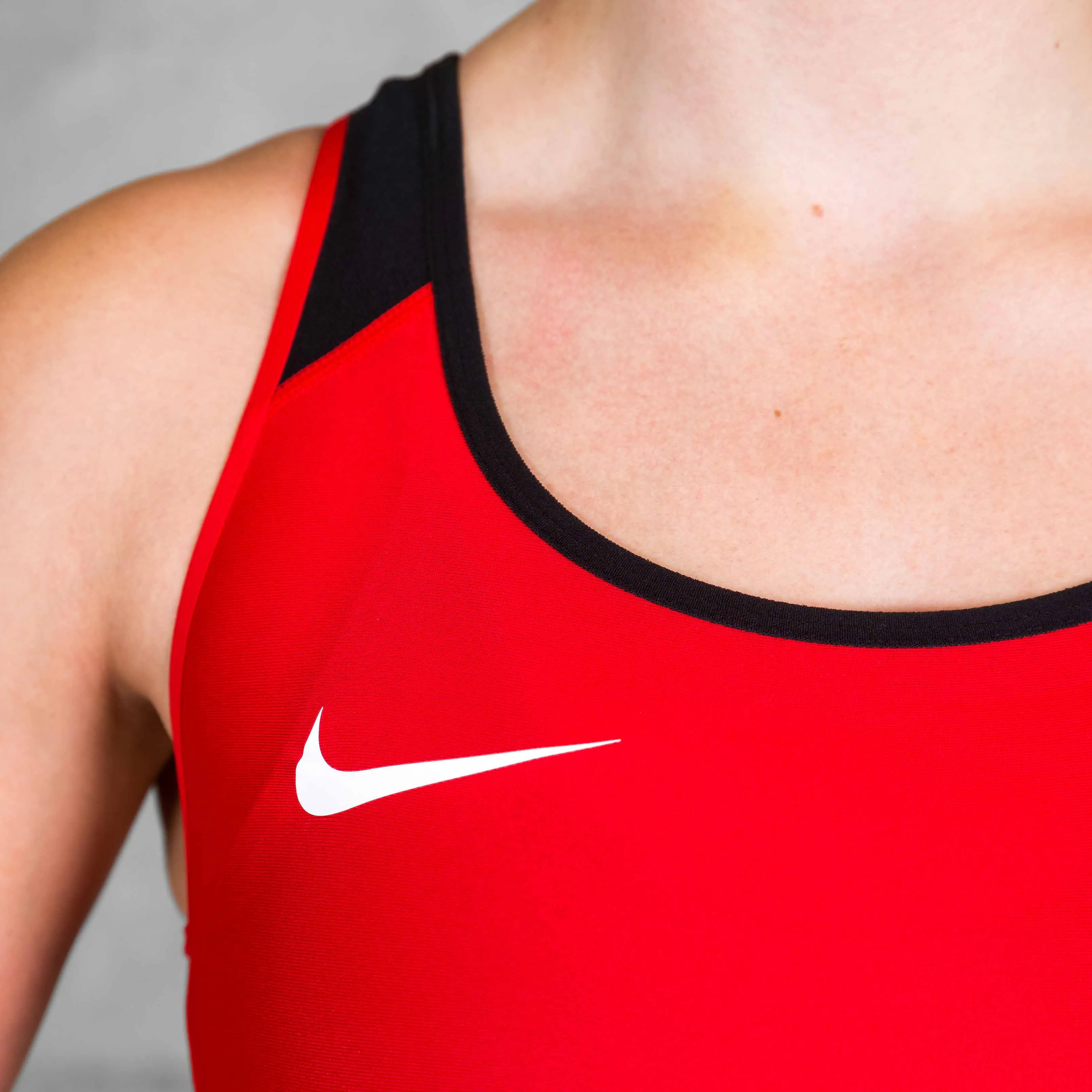 NIKE - WOMEN'S WEIGHTLIFTING SINGLET - SCARLET
