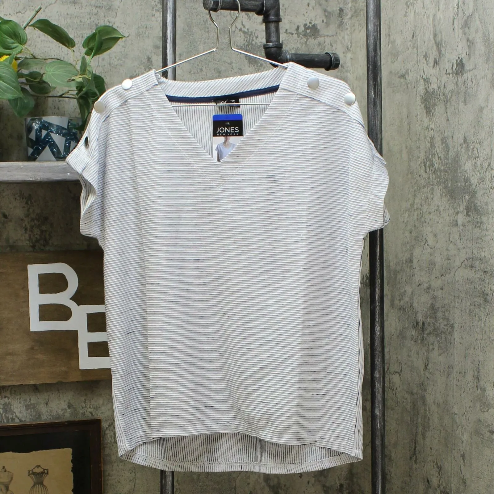 NWT Jones New York Women's V-Neck Textured Popover Top. 1400364 M