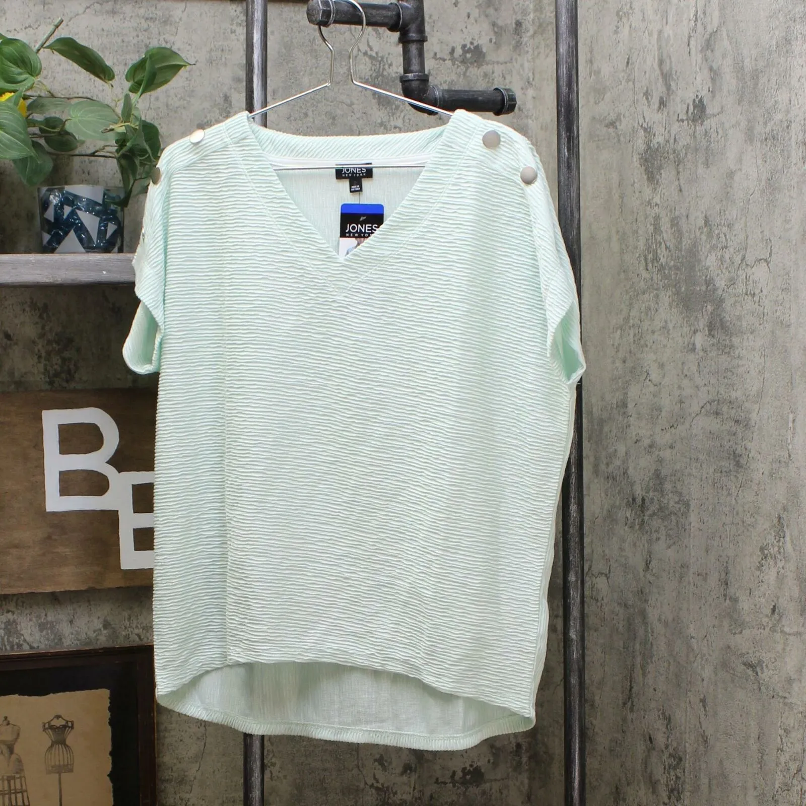 NWT Jones New York Women's V-Neck Textured Popover Top. 1400364 M