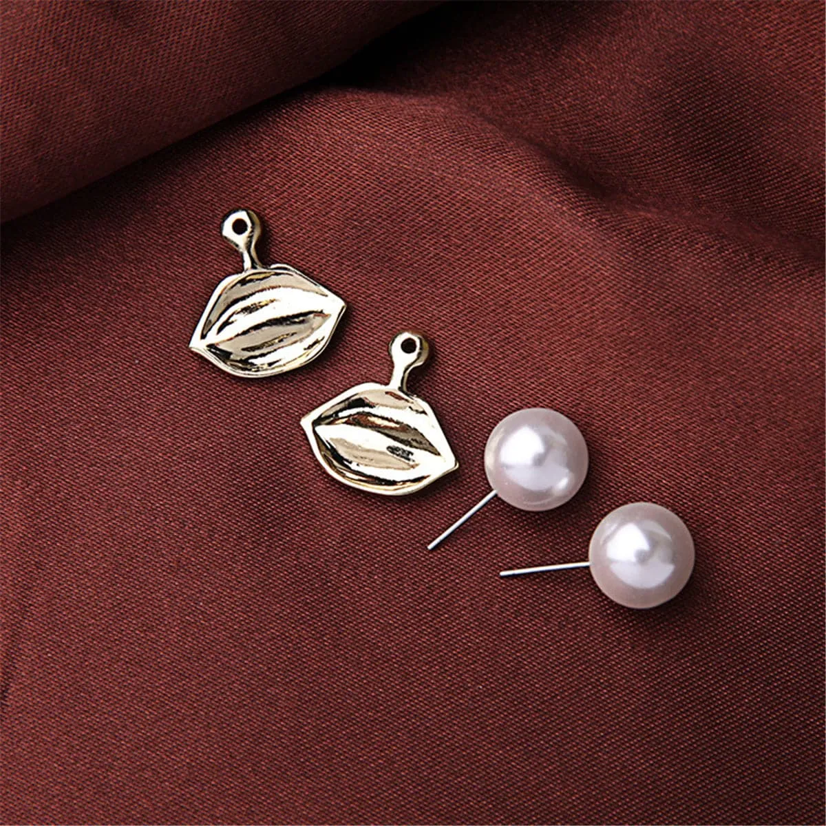 Pearl & 18K Gold-Plated Lips Stud Earrings