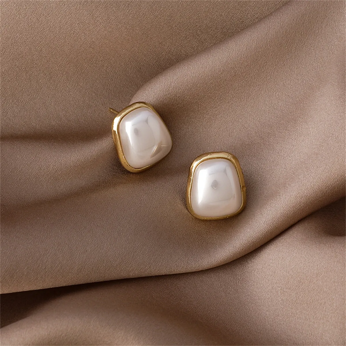 Pearl & 18K Gold-Plated Trapezoid Bezel Stud Earring