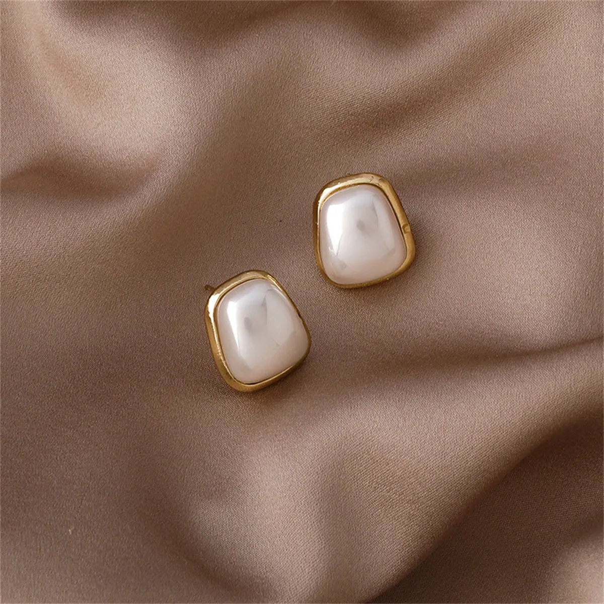 Pearl & 18K Gold-Plated Trapezoid Bezel Stud Earring
