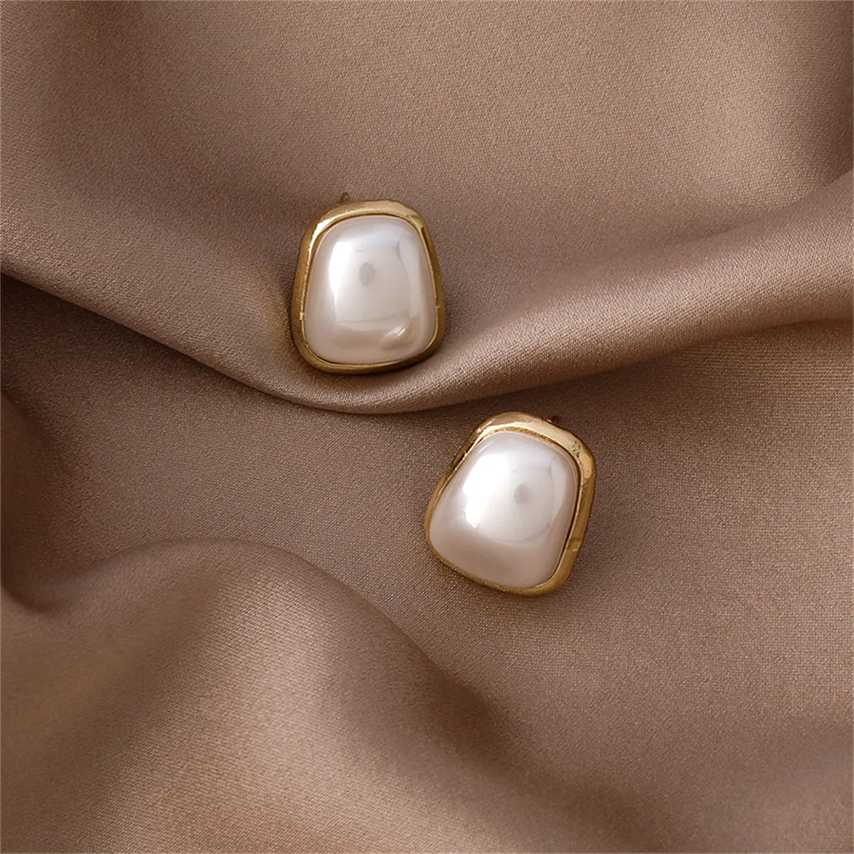 Pearl & 18K Gold-Plated Trapezoid Bezel Stud Earring