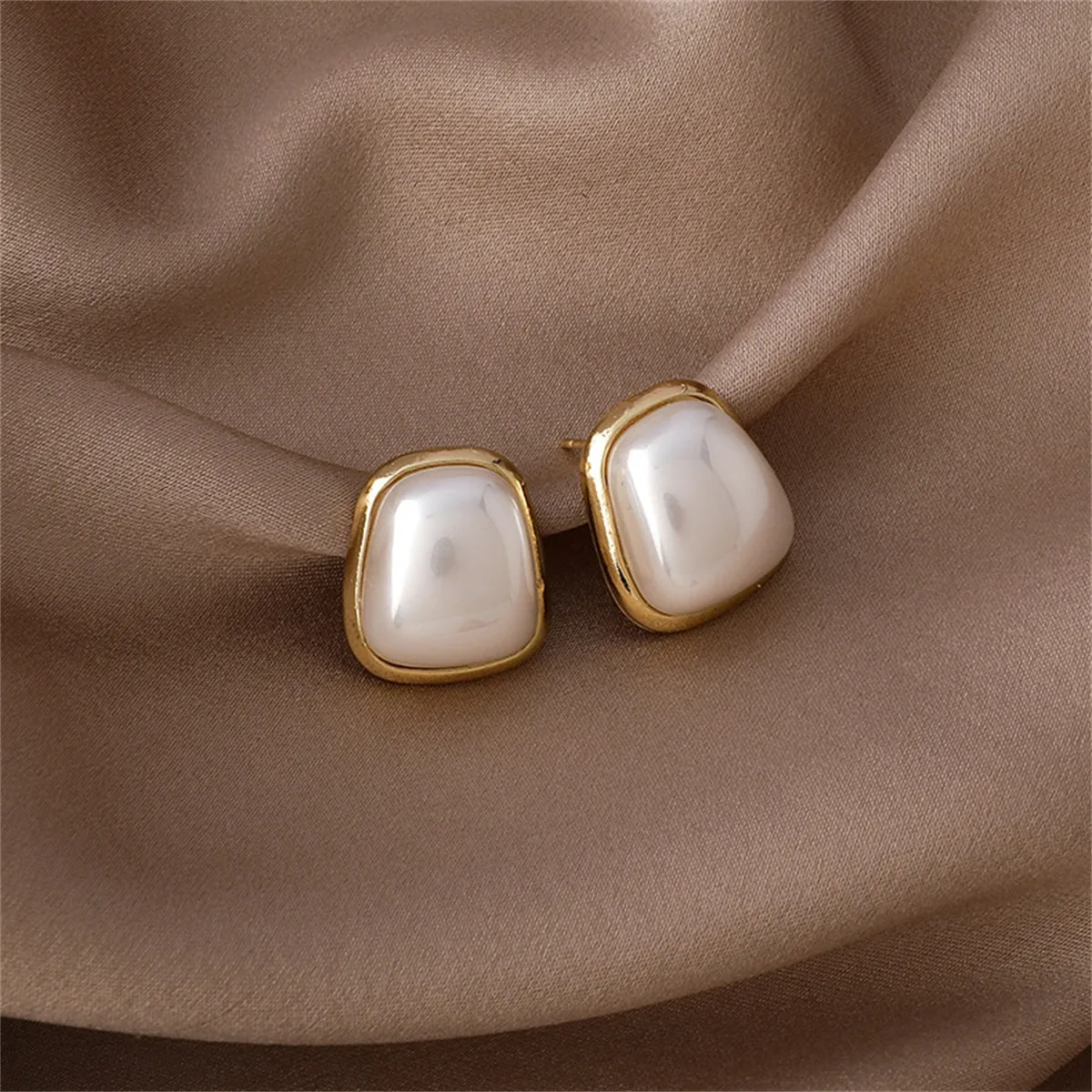 Pearl & 18K Gold-Plated Trapezoid Bezel Stud Earring