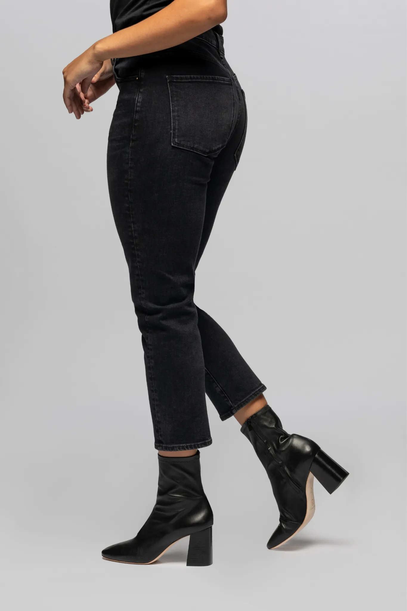 The Straight Crop - Moonlit Black