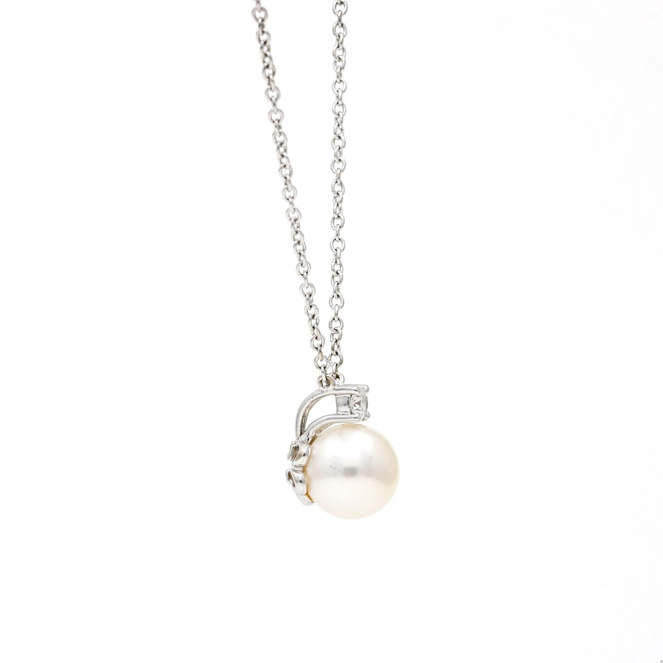 Tiffany & Co. Signature 7mm Akoya Pearl and Diamond Pendant Necklace in 18k Gold