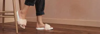 UGG Women's Royale Slide Slipper | Black