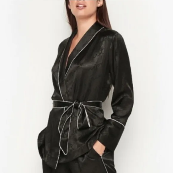 Victoria Secret Satin Robe Short, Black and Baby Pink Trim. NEW!