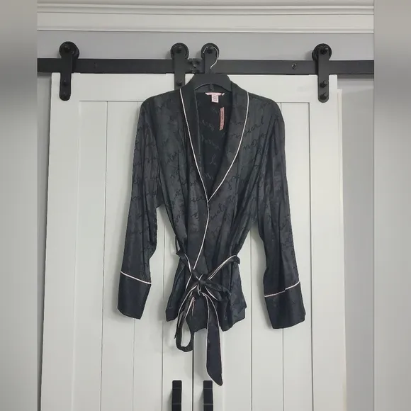 Victoria Secret Satin Robe Short, Black and Baby Pink Trim. NEW!