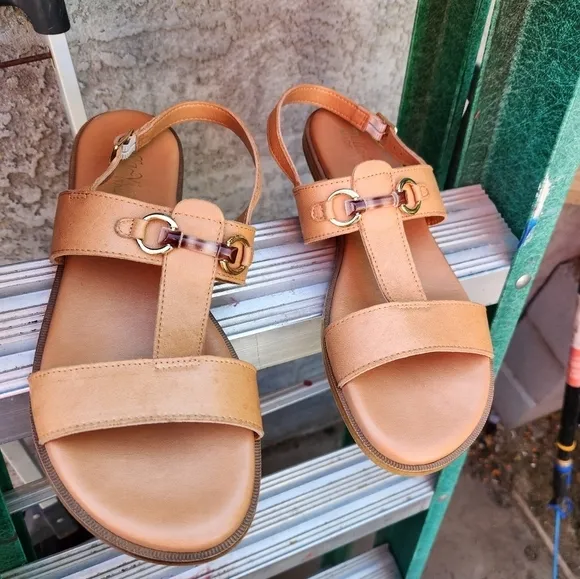 WOMEN'S BELLA VITA MIN-ITALY SANDALS‎