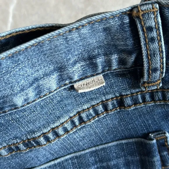 Women’s O'Neill Bowie Denim Jean Distressed Shorts Women's Size 27 NWT
