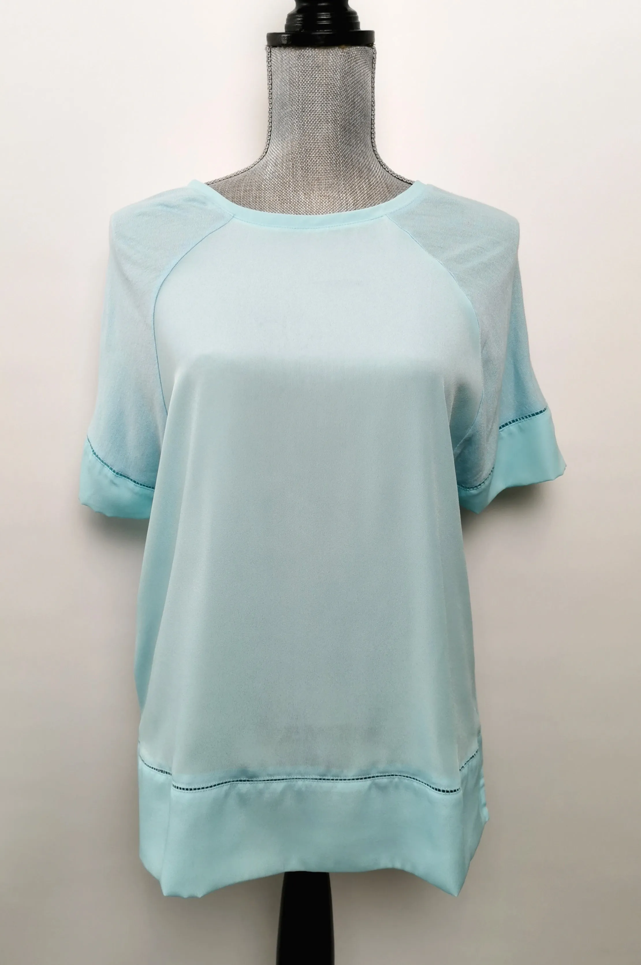 WOMENS SIZE LARGE - DYNAMITE Soft Blouse EUC B44